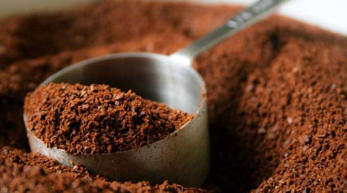 ملعقة قهوة قد تسدّ أنابيبك… حيلة تنظيف شائعة تتحوّل إلى كابوس سباكة