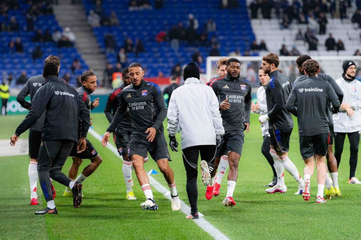 الدقيقة بـ100 يورو… ليون يشدد القبضة داخل غرف الملابس