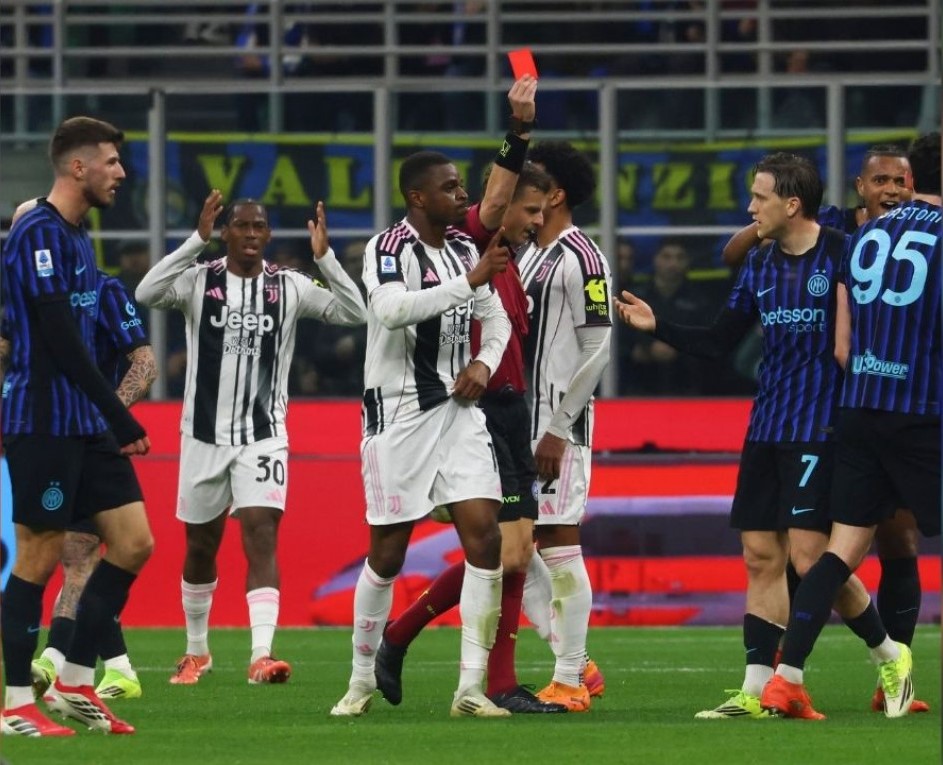 تهديدات بالقتل تجبر حكم مباراة إنتر وجوفنتوس على العزل المنزلي