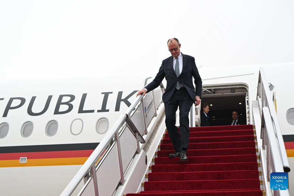 فريدريش ميرتس يبدأ أول زيارة رسمية إلى الصين منذ توليه منصبه