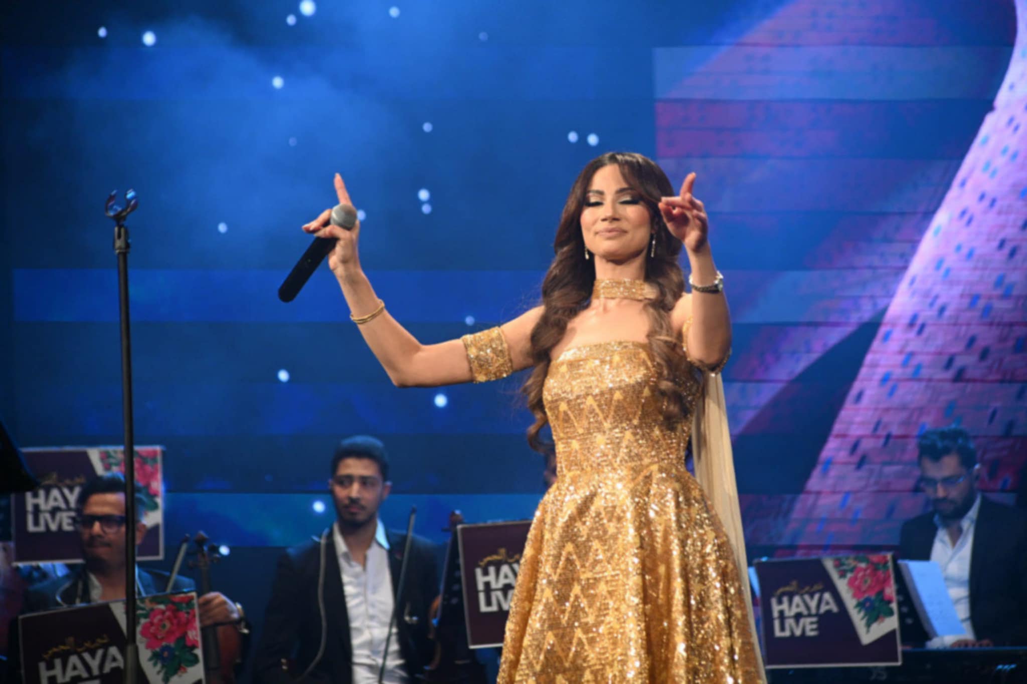 شيرين اللجمي تشعل المسرح البلدي بعرض "هيا لايف"