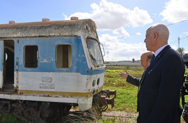 زيارة رئيس الجمهورية لمستودع القطارات: الضرورة العاجلة لإصلاح وتحسين وسائل النقل العامة