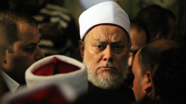 "تصريحات مفتي مصر السابق تثير جدلاً واسعاً على مواقع التواصل الاجتماعي: هل يمكن أن يلغي الله النار؟"