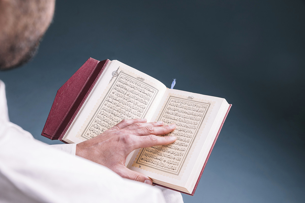 توازن العبادة واحترام الآخرين: دروس من موقف داخل المسجد