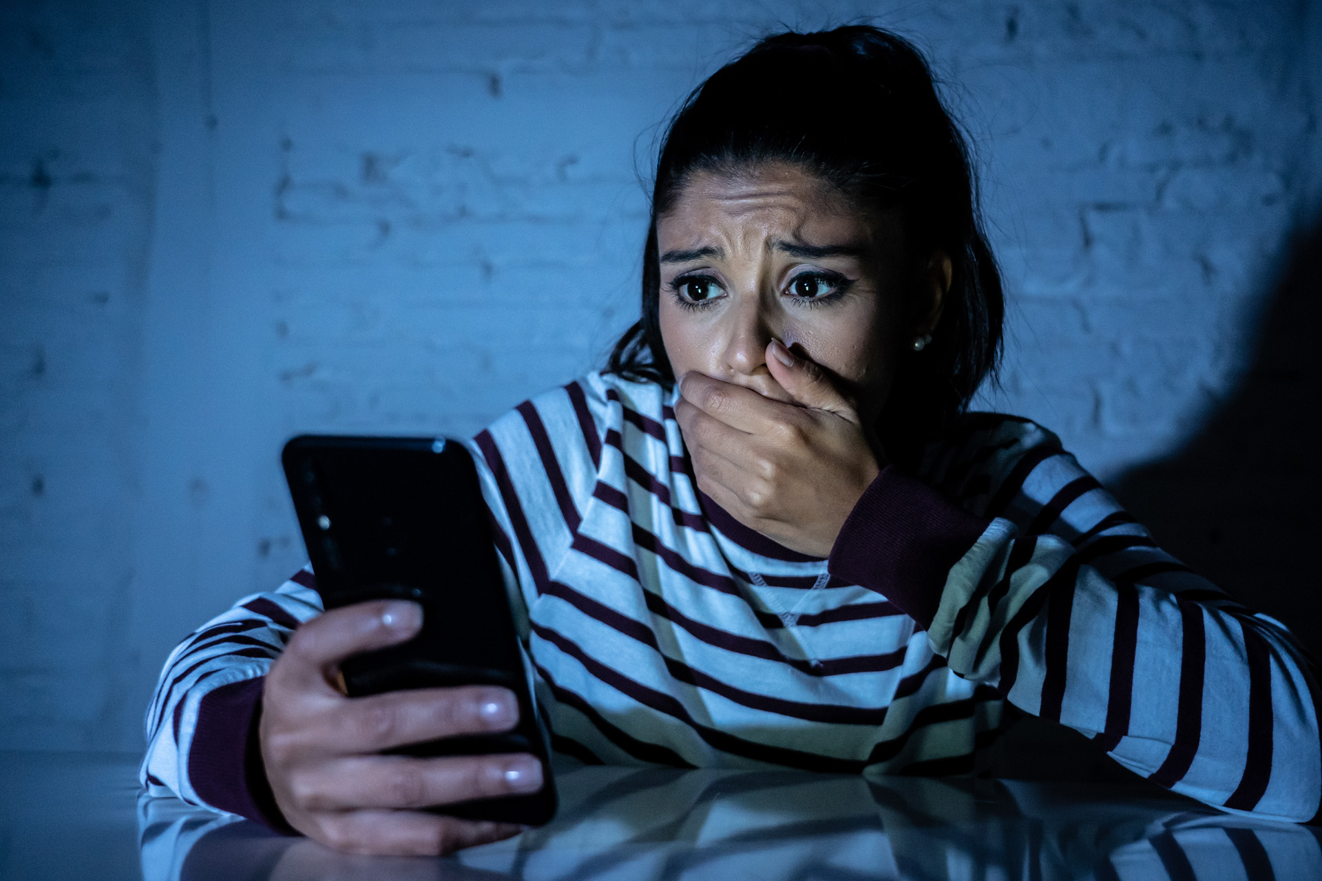 العنف الرقمي يطارد التونسيات… 60٪ ضحايا خلف الشاشات!