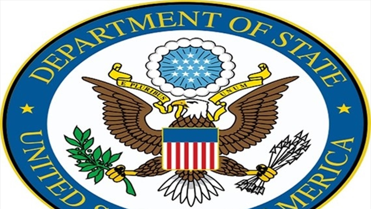 حريق على متن أقوى حاملة طائرات أمريكية في البحر الأحمر… والبحرية تكشف التفاصيل