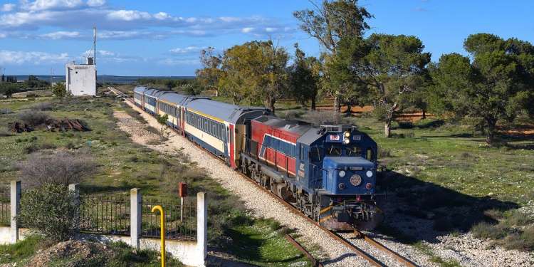 مأساة على سكك الحديد: عون أمن يفقد حياته دهسًا بالقطار قبيل الإفطار في بومفتاح