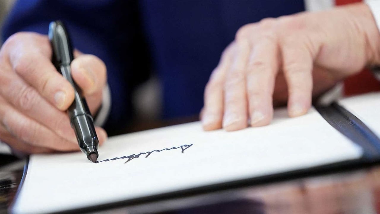 خطوة غير مسبوقة.. توقيع ترامب يزيّن الدولار الأمريكي في ذكرى الاستقلال