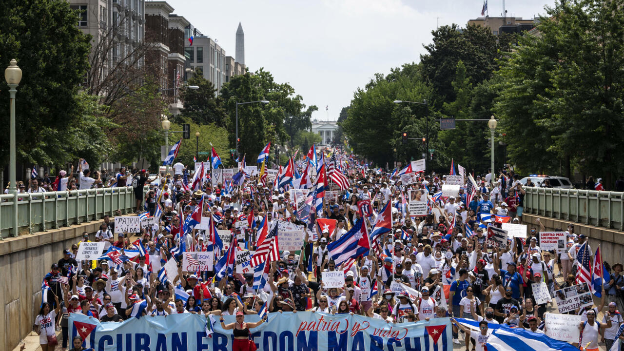 لا ملوك في أمريكا: ملايين المحتجين يزلزلون الشارع رفضًا لسياسات ترامب