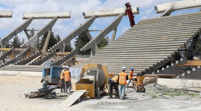 فشل تجديد الملعب الأولمبي بالمنزه: استمرار التأخير والمطالبات بتحسين الإجراءات