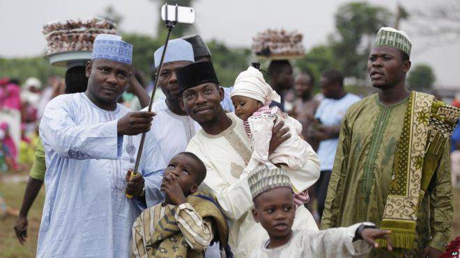 احتفال مالي والنيجر بعيد الفطر مبكرًا: تنوع الاحتفالات الإسلامية