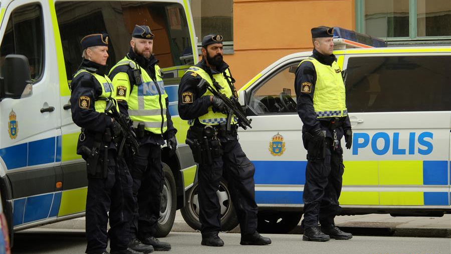 حادث طعن مروع في فاستيراس السويدية: رجل يهاجم ثلاث نساء مسنات