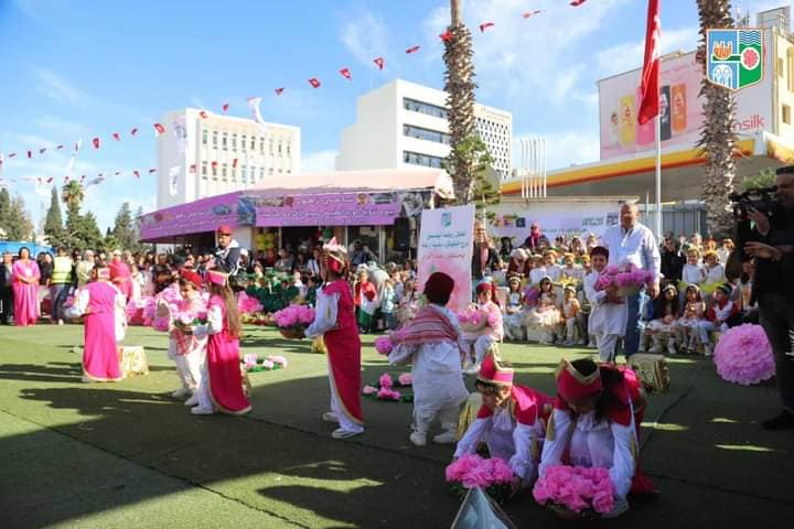 افتتاح مهرجان عيد الورد في أريانة: تكريم للجمال والفنون