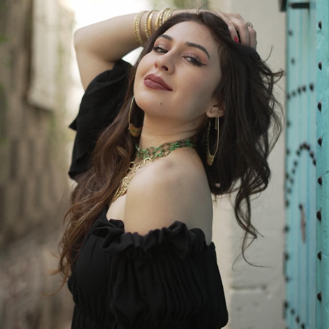 الفنانة سحر مزيد: "تقمصت روح صليحة في  مسرحية 'كحلة الأهداب'.. والجمهور هو من منحني صكّ القبول