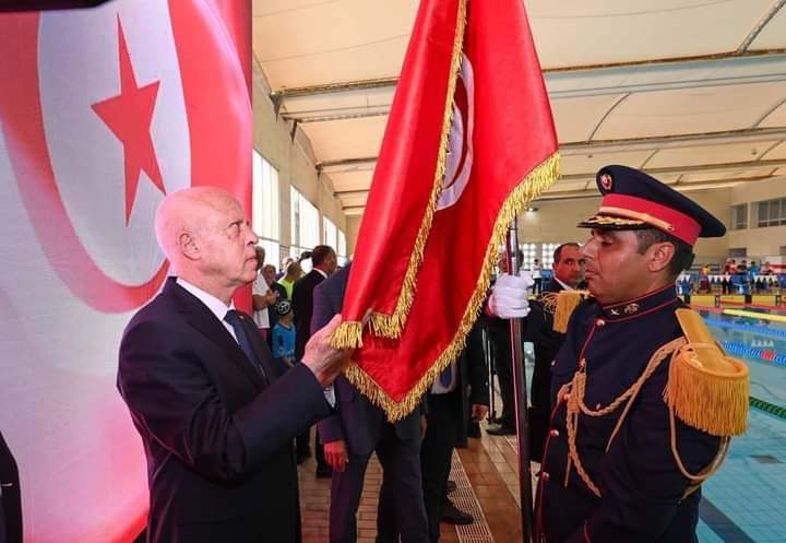 العلم التونسي يرفرف من جديد في رادس: انتصار للعلم والسيادة الوطنية
