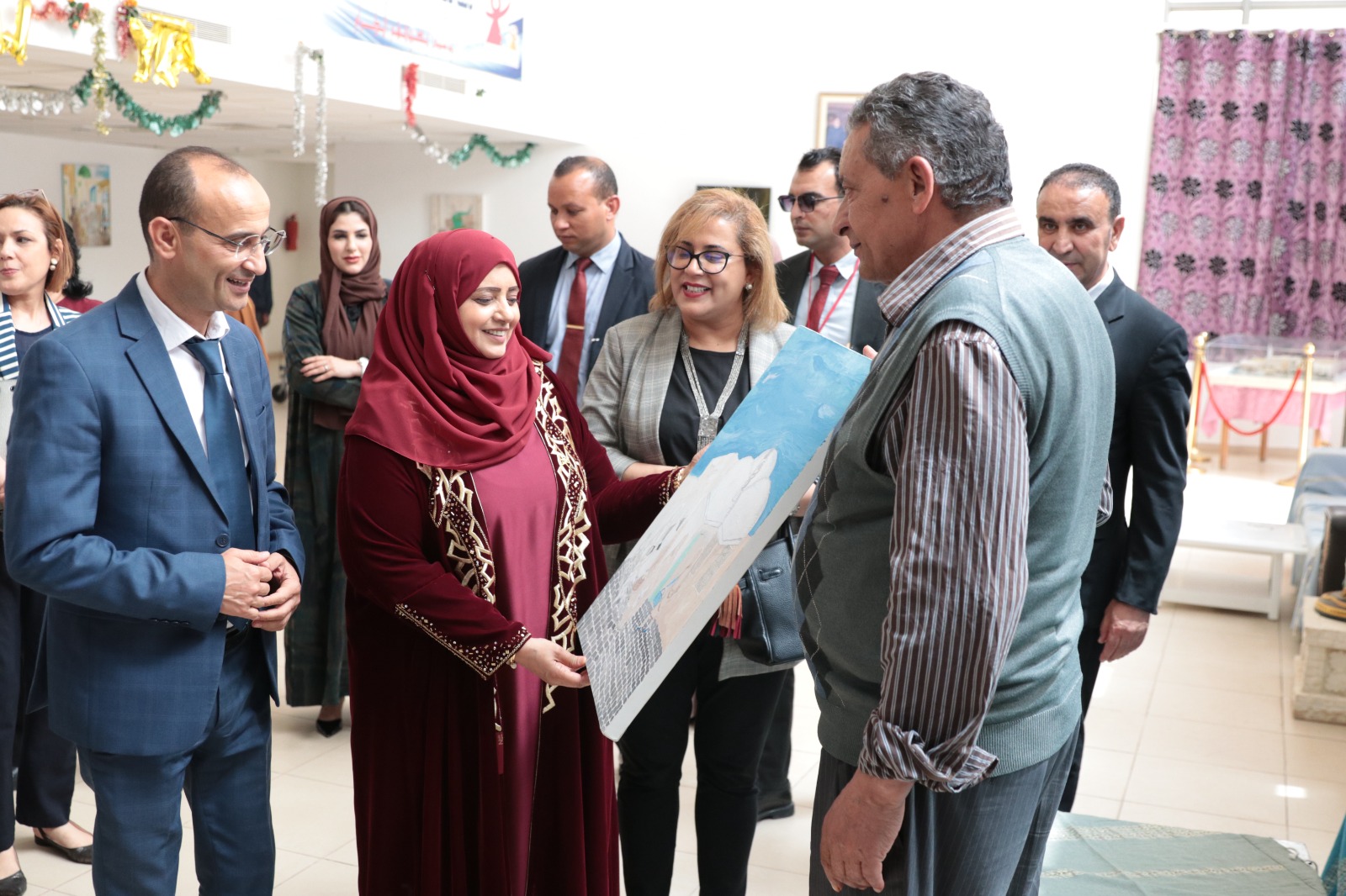 وزيرة التنمية الاجتماعية بسلطنة عمان تثني على جهود وزارة الأسرة التونسية خلال زيارتها لمؤسسة رعاية المسنين والكريديف