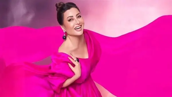 لطيفة العرفاوي تطرح ألبومها الجديد "مفيش ممنوع" بمشاركة والدتها في اختيار الأغاني
