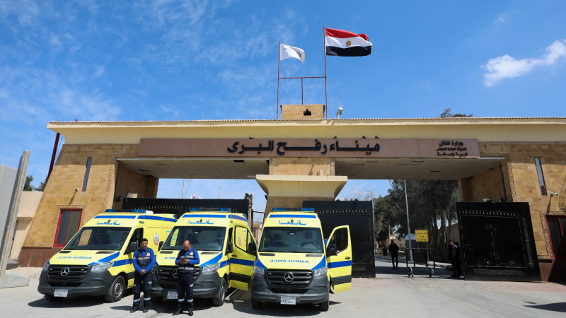 مصر توقف أكثر من 200 ناشط أجنبي على أبواب “المسيرة العالمية إلى غزة”.. هل تُغلق القاهرة الباب أمام التضامن الدولي؟