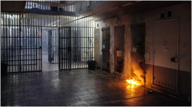 وفاة شاب تونسي أصيل القلعة الخصبة في سجن فرنسي بعد حريق مميت