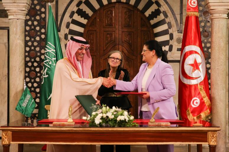 المملكة العربية السعودية تضخ 500 مليون دولار إلى تونس: قرض ميسر ومنحة ضخمة تدعم الاقتصاد وتعزز التعاون!