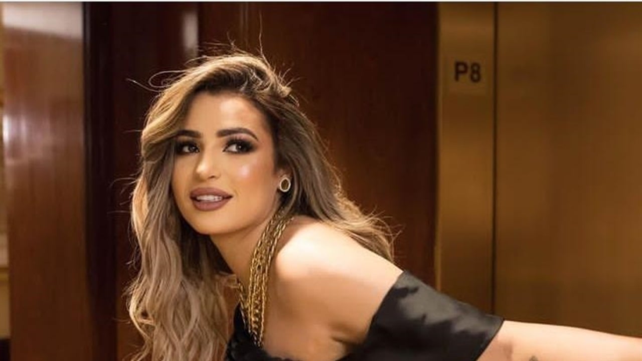 في بث مباشر مؤلم.. الفنانة بتول الحداد تنهار باكية وتكشف تعرضها للعنف والإهانة من نائب برلماني سابق