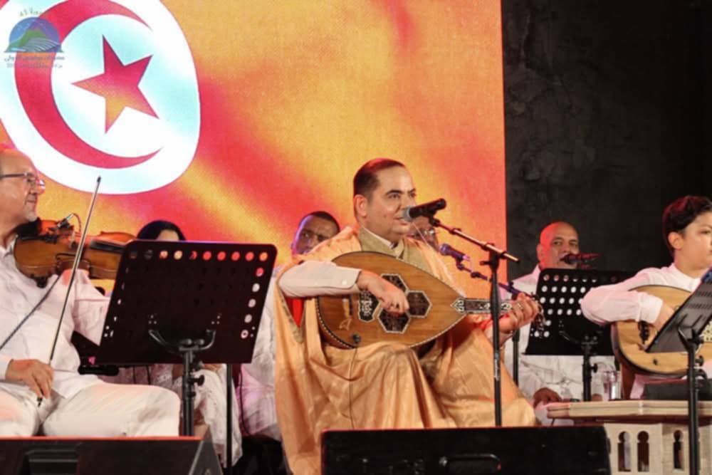 🎶 زياد غرسة يُلهب مسرح بوقرنين ويُعلن عن "أكاديمية المالوف" أمام جمهور غفير