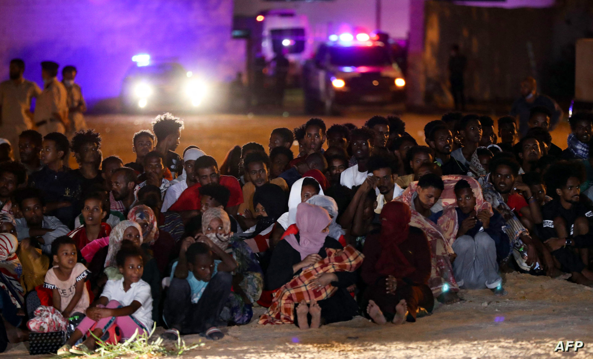 ترحيل 456 مهاجرًا غير نظاميًا من ليبيا إلى بلدانهم