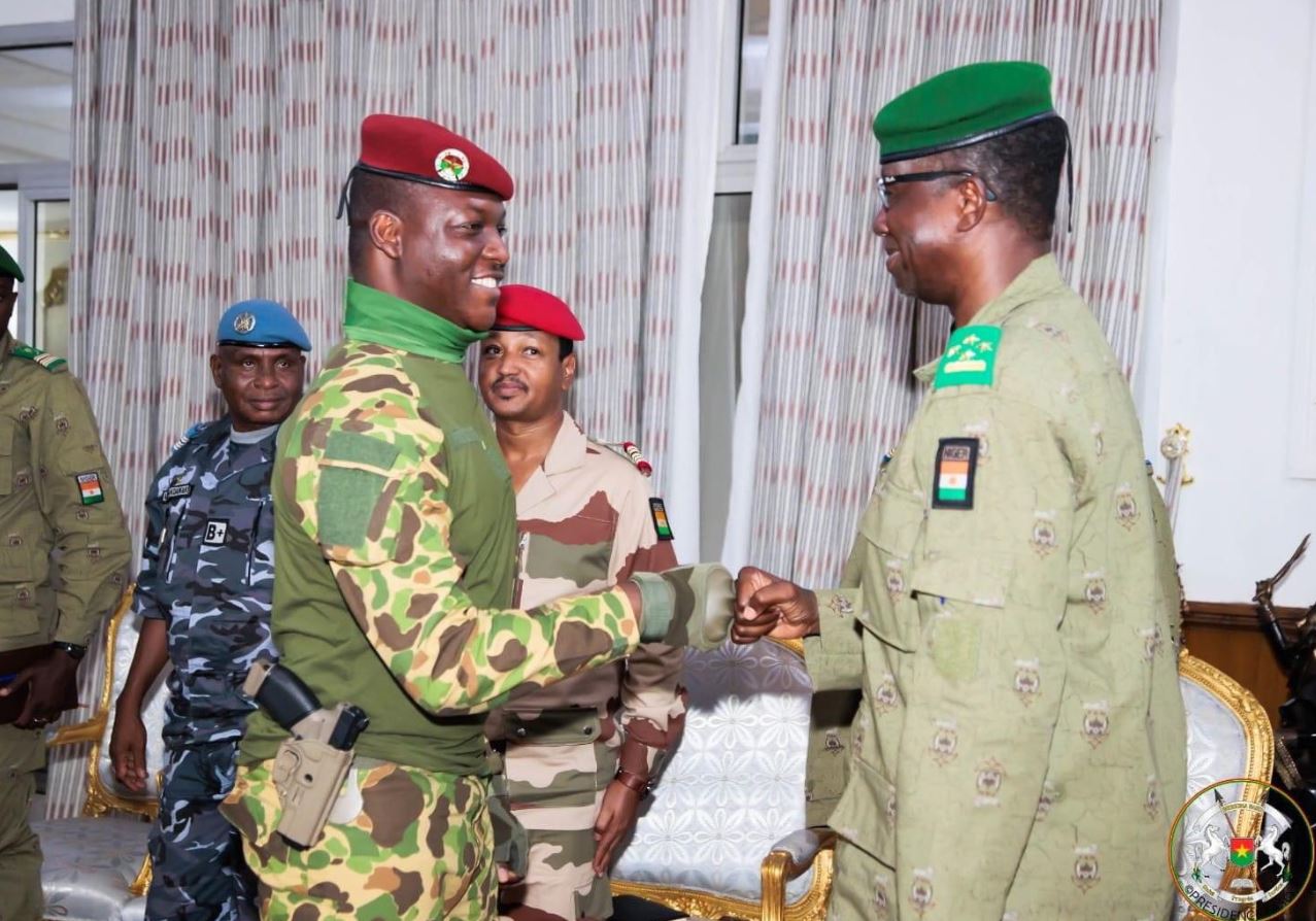 النيجر تسمح لجيشي بوركينا فاسو ومالي بالتدخل في حالة تعرضها لعدوان والجنرال تياني يحذر من تداعيات التدخل العسكري