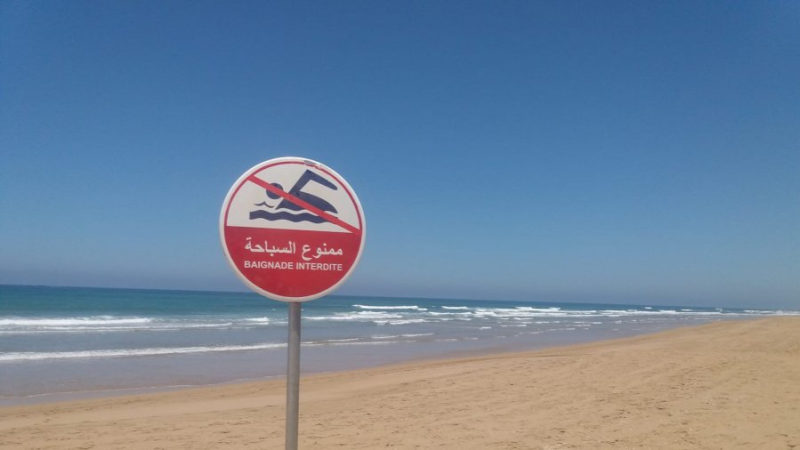 🌊⚠️ بحر شديد الاضطراب اليوم وتحذير من السباحة!