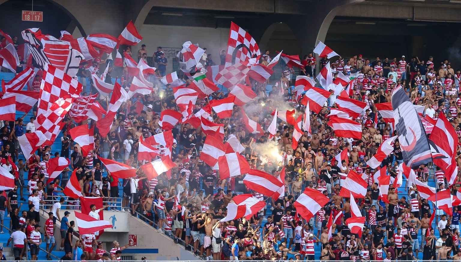 🔥⚪🔴 جماهير النادي الإفريقي تصنع الحدث: رقم قياسي في بيع الاشتراكات!