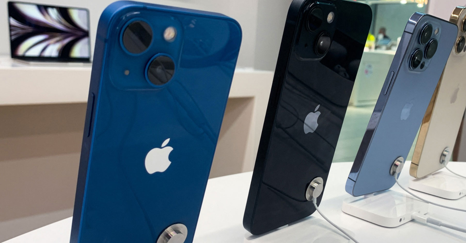 فرنسا تحظر بيع هواتف iPhone 12 في أراضيها بسبب تجاوز الإشعاعات