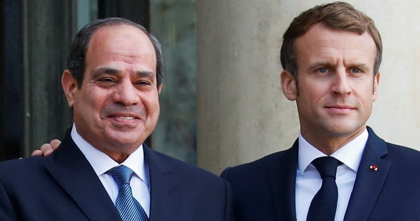 إيقاف الصحفية الفرنسية أريان لافريو: توتر بين فرنسا ومصر بسبب مزاعم الهجمات على المدنيين في ليبيا