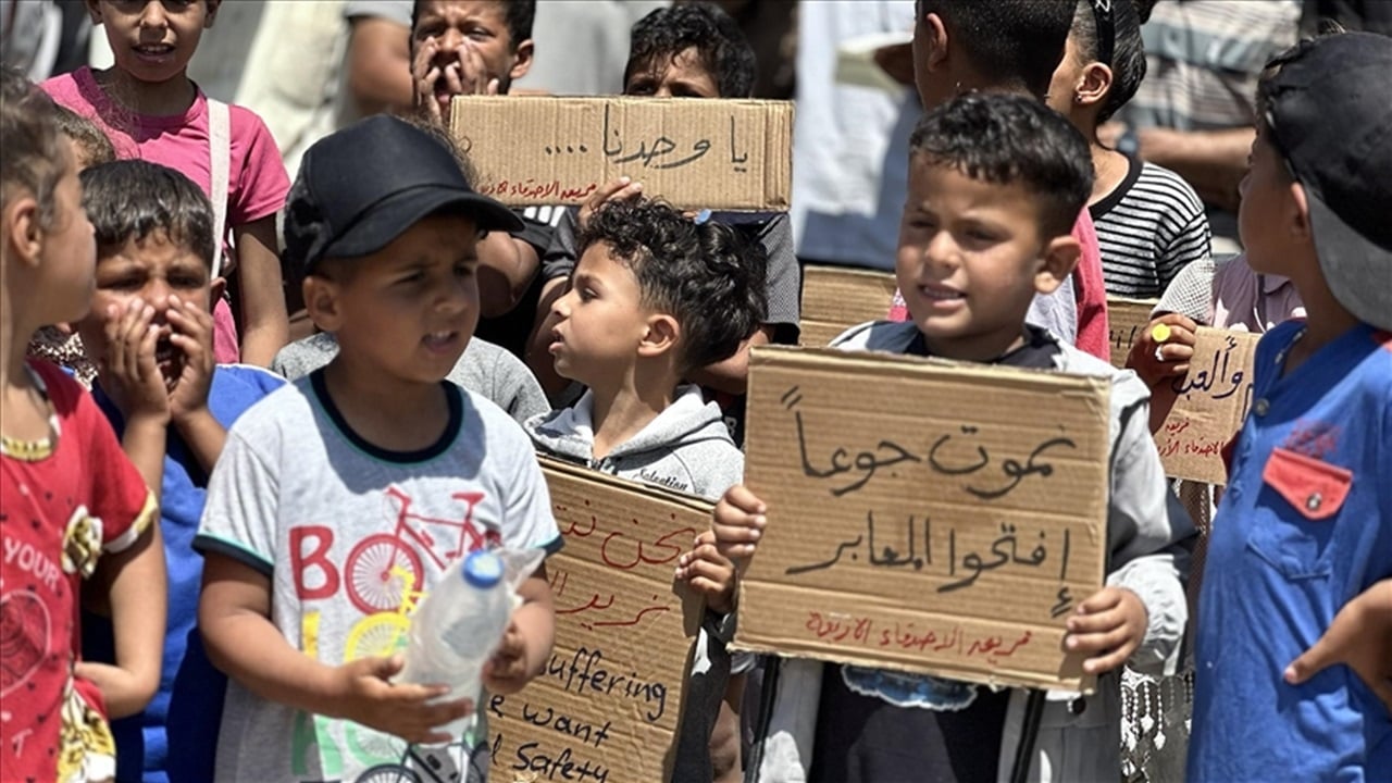 غزة تواجه "شبح وباء قاتل": سلالة فيروسية جديدة تفتك بالأطفال وسط حصار وتجويع