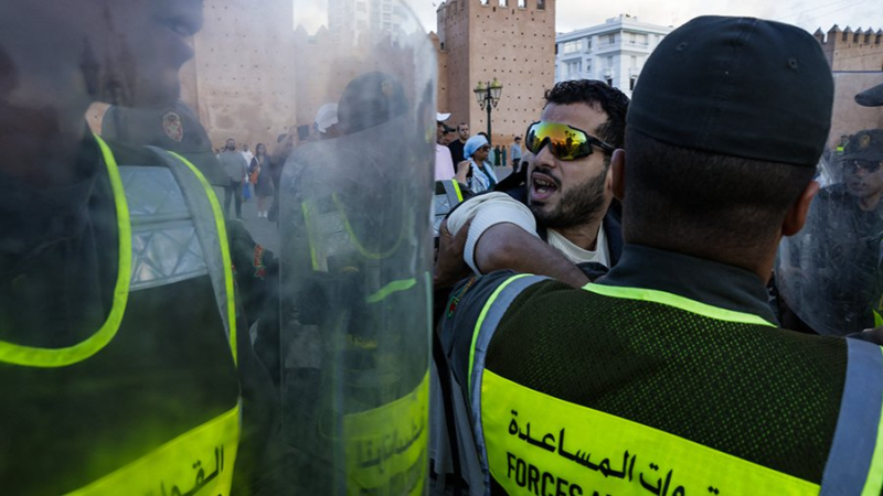 رصاص في القليعة.. مقتل شخصين خلال محاولة اقتحام ثكنة للدرك المغربي