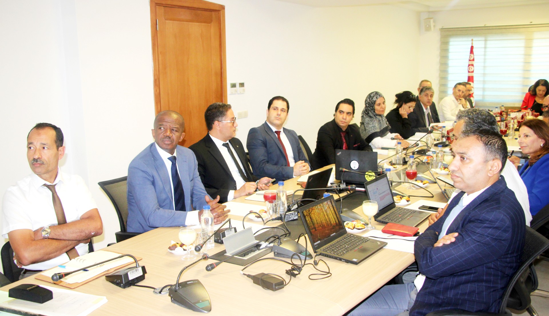 الهيئة التونسية للاستثمار تبحث دور القطاع الخاص وفرص الاستثمار في مراكز البيانات