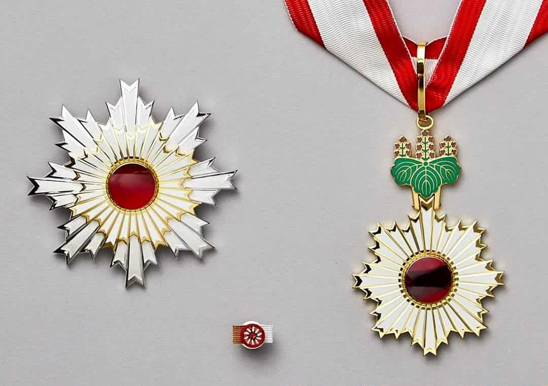 اليابان تكرّم السفير التونسي السابق "محمد اللومي" بوسام الشمس المشرقة