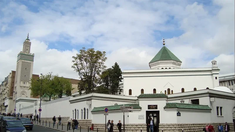 تقرير فرنسي يكشف تصاعد التمييز ضد المسلمين… والنساء المحجبات في دائرة الإقصاء