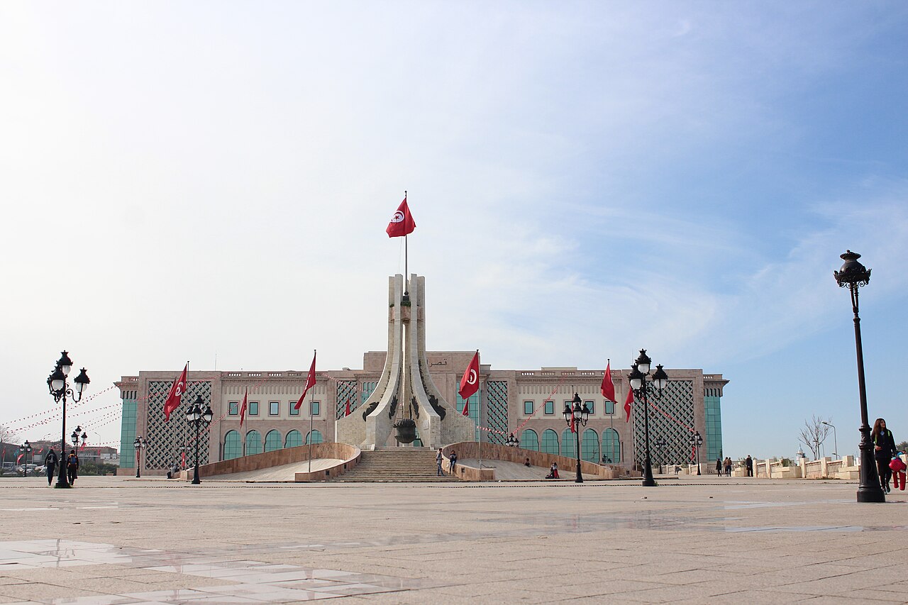 وفاة مفاجئة تُحوّل فرح زفاف إلى مأساة في القصبة