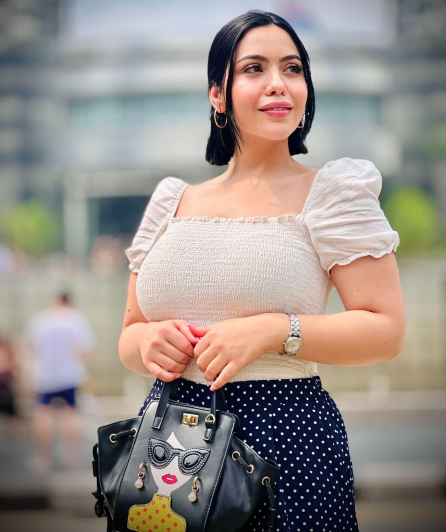 مرام الزمرلي تعود بقوة إلى موجات الإذاعة وتفرض حضورها المؤثر