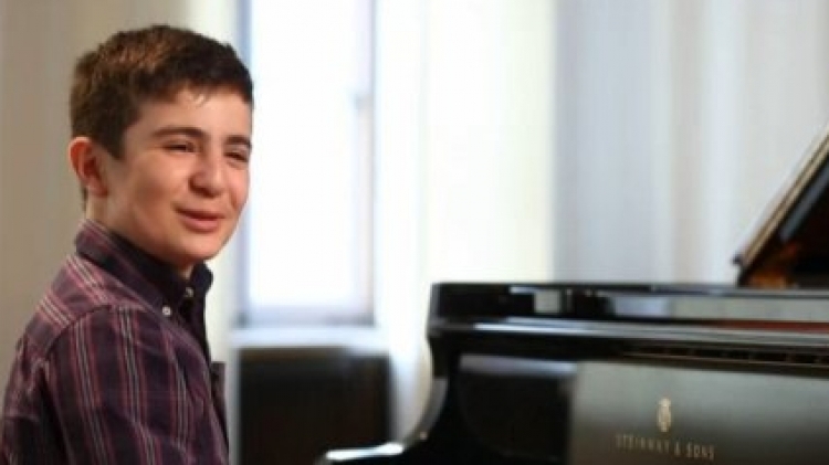 هل تتذكرون هذا الطفل السوري الذي ابكانا من شدة الفرح به؟