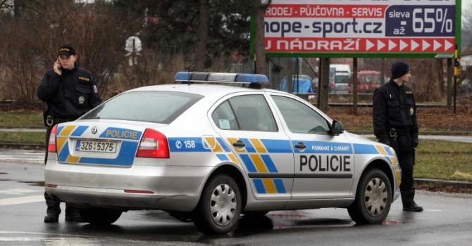 سيارة تابعة للشرطة التشيكية في اوهيرسكي برود في 24 شباط/فبراير 2015