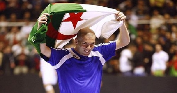 الجزائر تدعو زيدان لتشريف حفل اِفتتاح الشّان