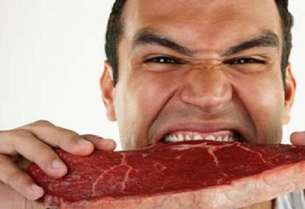 قبل عيد الأضحى.. دراسة تكشف سبب حب الرجال لأكل اللحوم