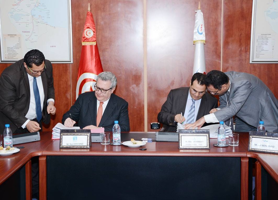 الشركة التونسية للكهرباء والغاز: توقع عقد انجاز المحطة الشمسية بتوزر  