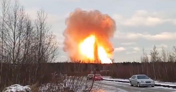 انفجار في خط غاز روسي يتسبب في تصاعد ألسنة من النار