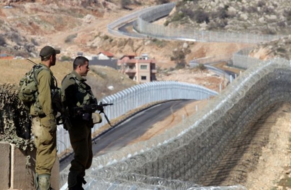 جدار إسرائيلي على مثلث الحدود مع الأردن وسوريا