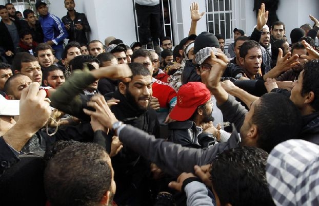 جامعة المنار : مواجهات بين طلبة النهضة وطلبة الاتحاد العام لطلبة تونس