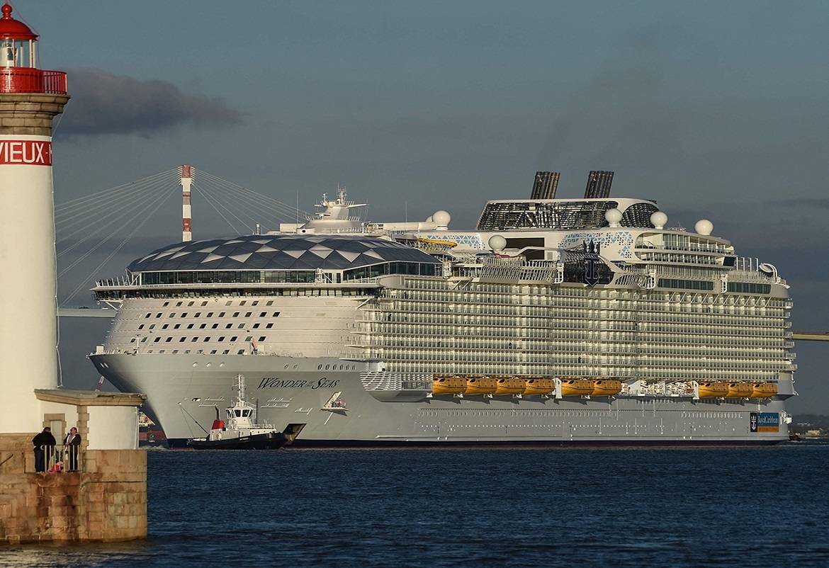 "عجيبة البحار" أكبر سفينة سياحية في العالم تدخل الخدمة