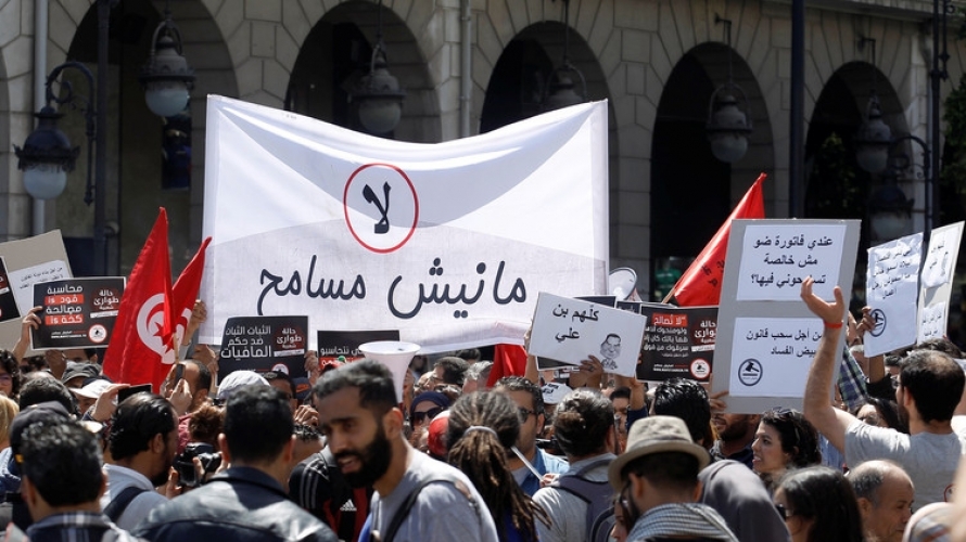 مقالات: الحرب على الفساد في تونس مسرحية سيئة الإخراج