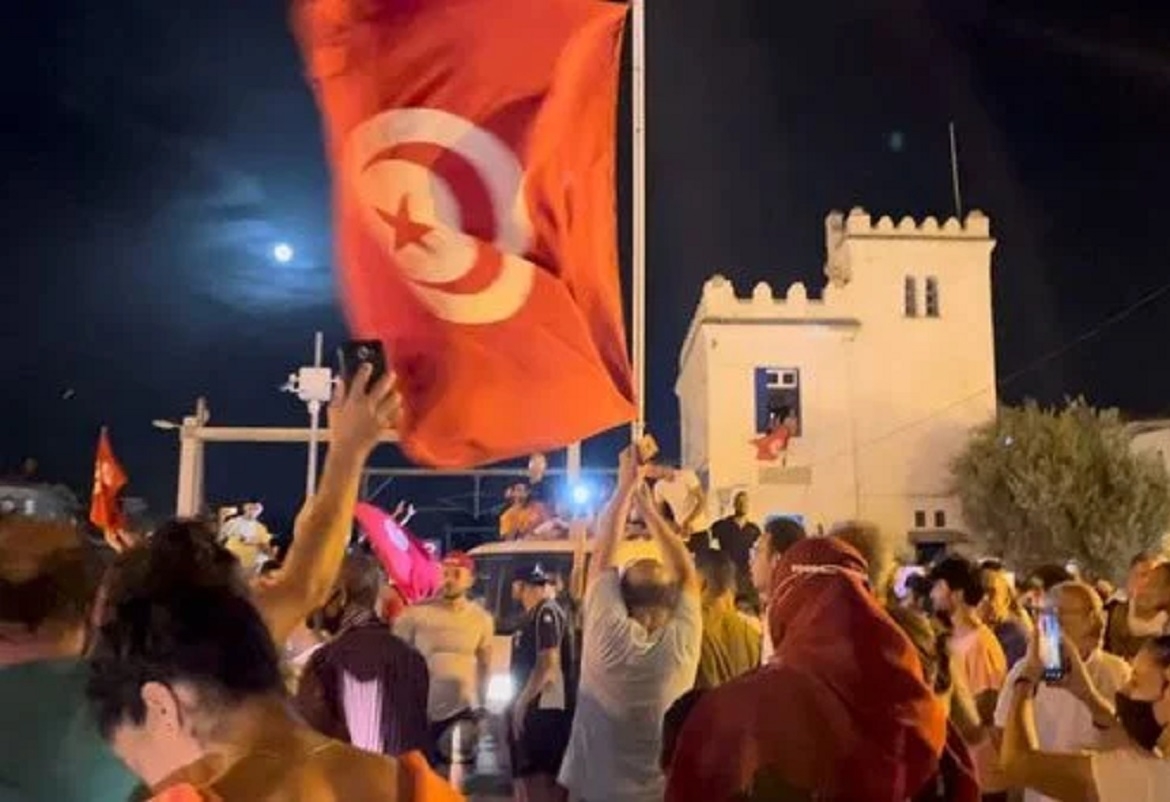 النهضة فقدت شعبيتها في تونس: تصارع البقاء وتواجه انقسامات داخلية